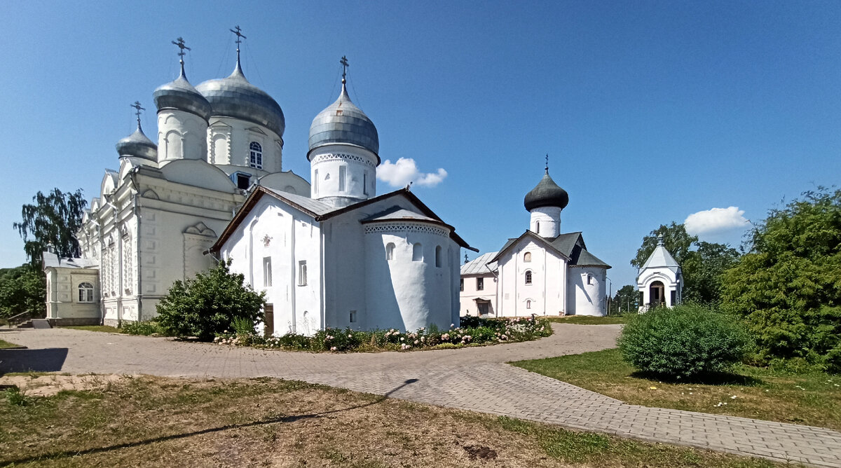 Покровский собор, Покровская церковь, церковь Симеона Богоприимца, часовня Георгия Победоносца