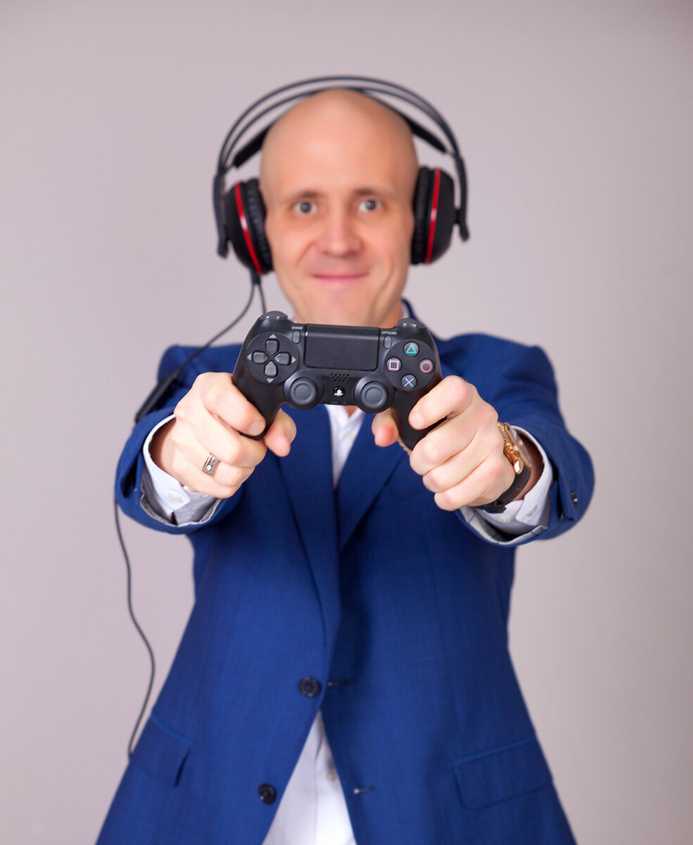 Никита Ивановский - основатель, вдохновитель и генеральный директор холдинга PLAYESTATE. Опыт в 3D - 19 лет.