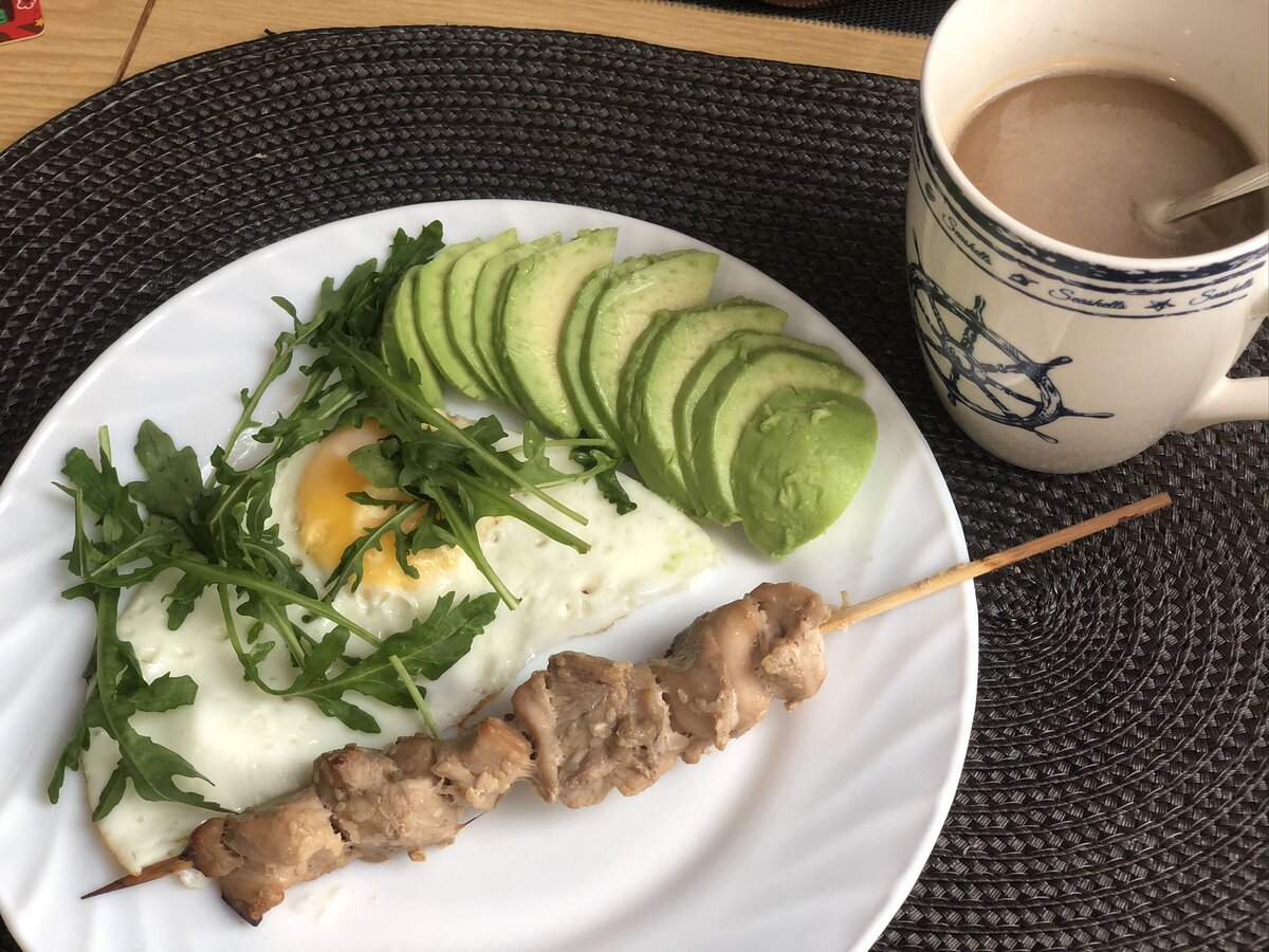 вариант сервировки с авокадо