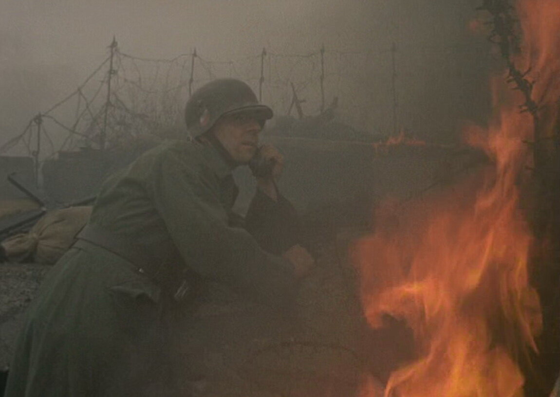 Немецкий солдат в каске с "рогами". Кадр из фильма