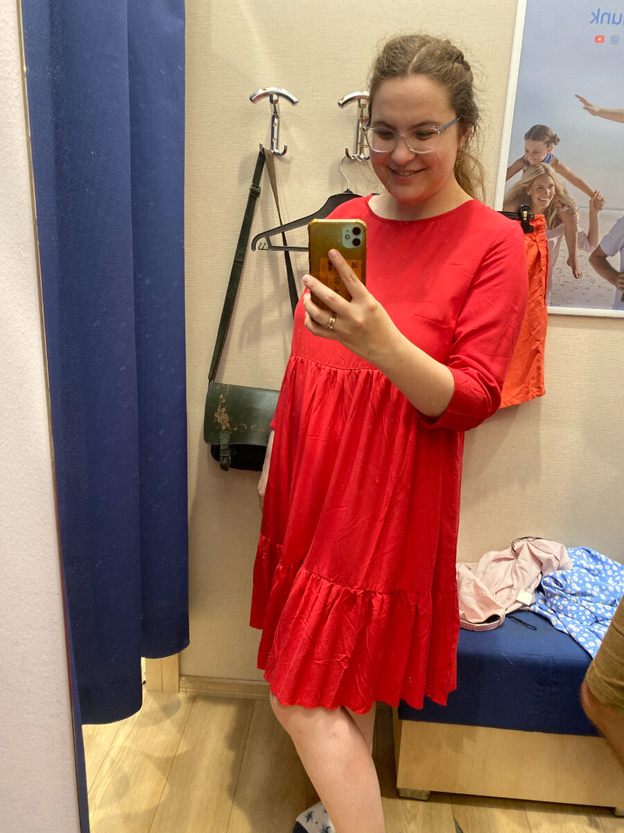 Думала, что платье подойдет. Стоит 1900 форинтов, это около 500 рублей.