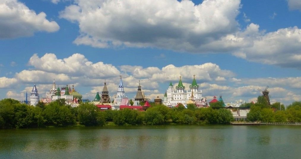 Вид на Измайловский кремль с реки