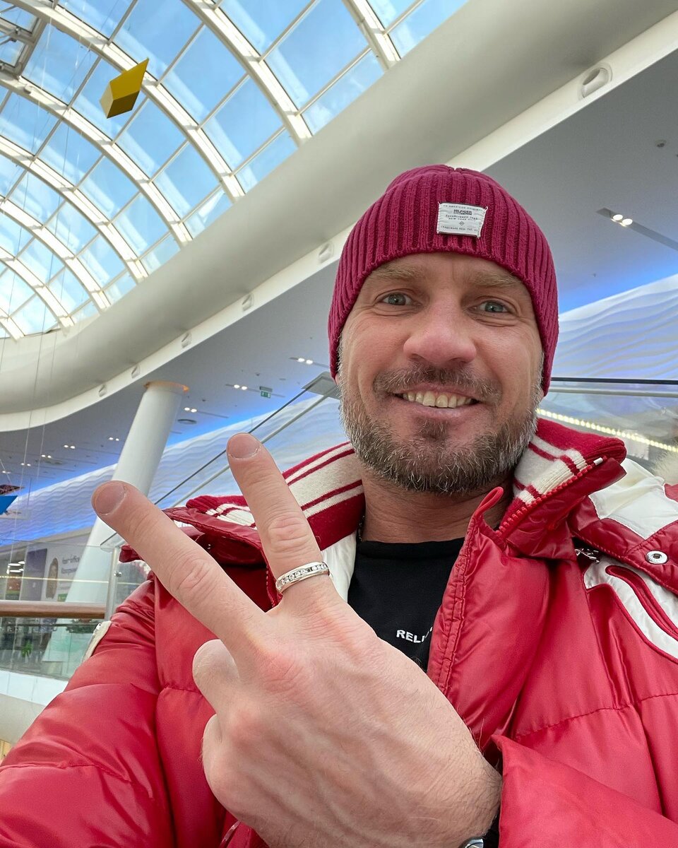    Роман Костомаров приходит в себяСоцсети Романа Костомарова