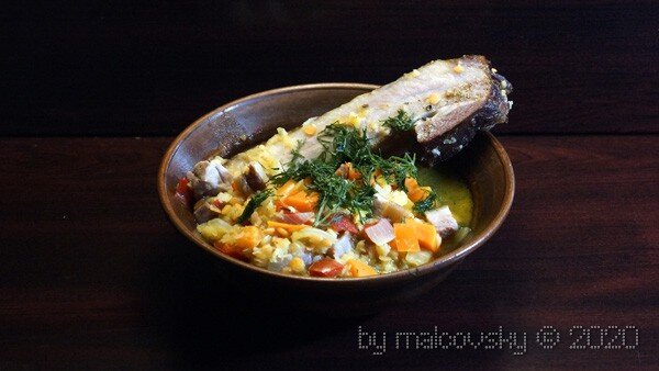 Чечевица с копчёными рёбрышками по-болгарски
