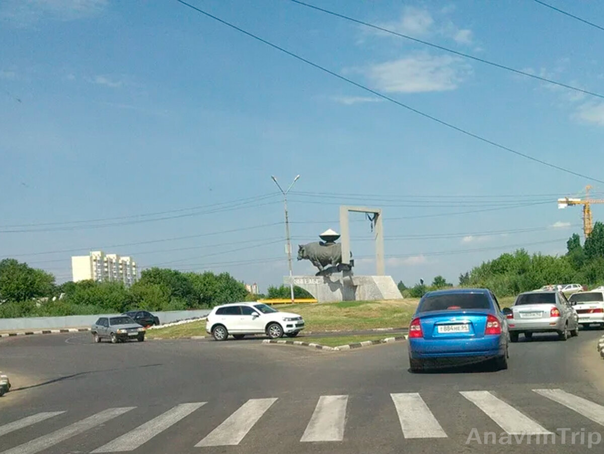 Сфотографировали из окна автомобиля, проезжая мимо. 