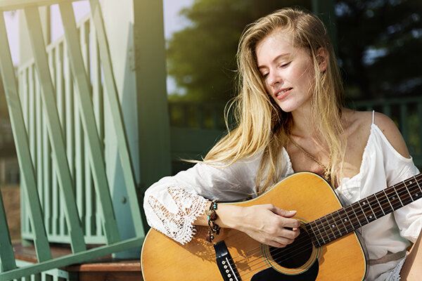 Исполните песню собственного сочинения