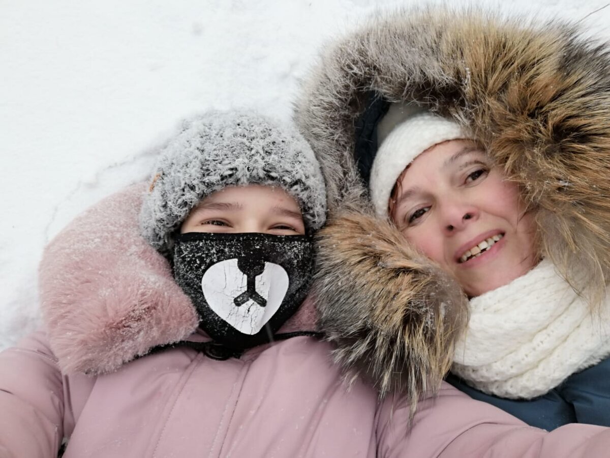 Лежа на снегу. фото автора.