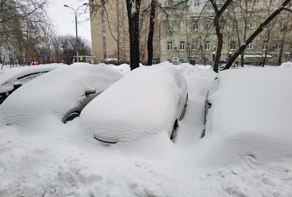 Москва в снежной ловушке! Не смог найти свою машину во дворе. |  IvanDementievskiy . | Дзен