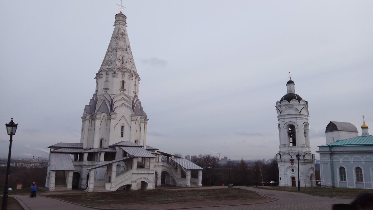 Белоснежный храм построили в честь рождения Ивана IV Грозного. Фото автора