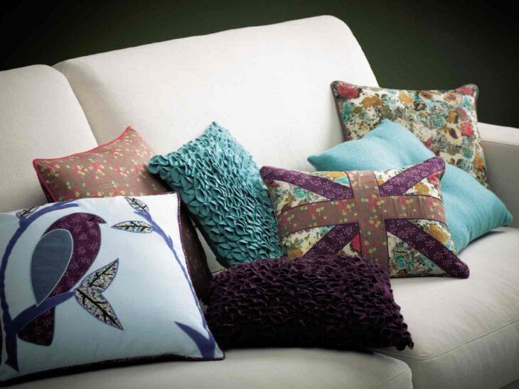 Креативные идеи по украшению дивана. Выбираем и украшаем диванные подушки правильно.