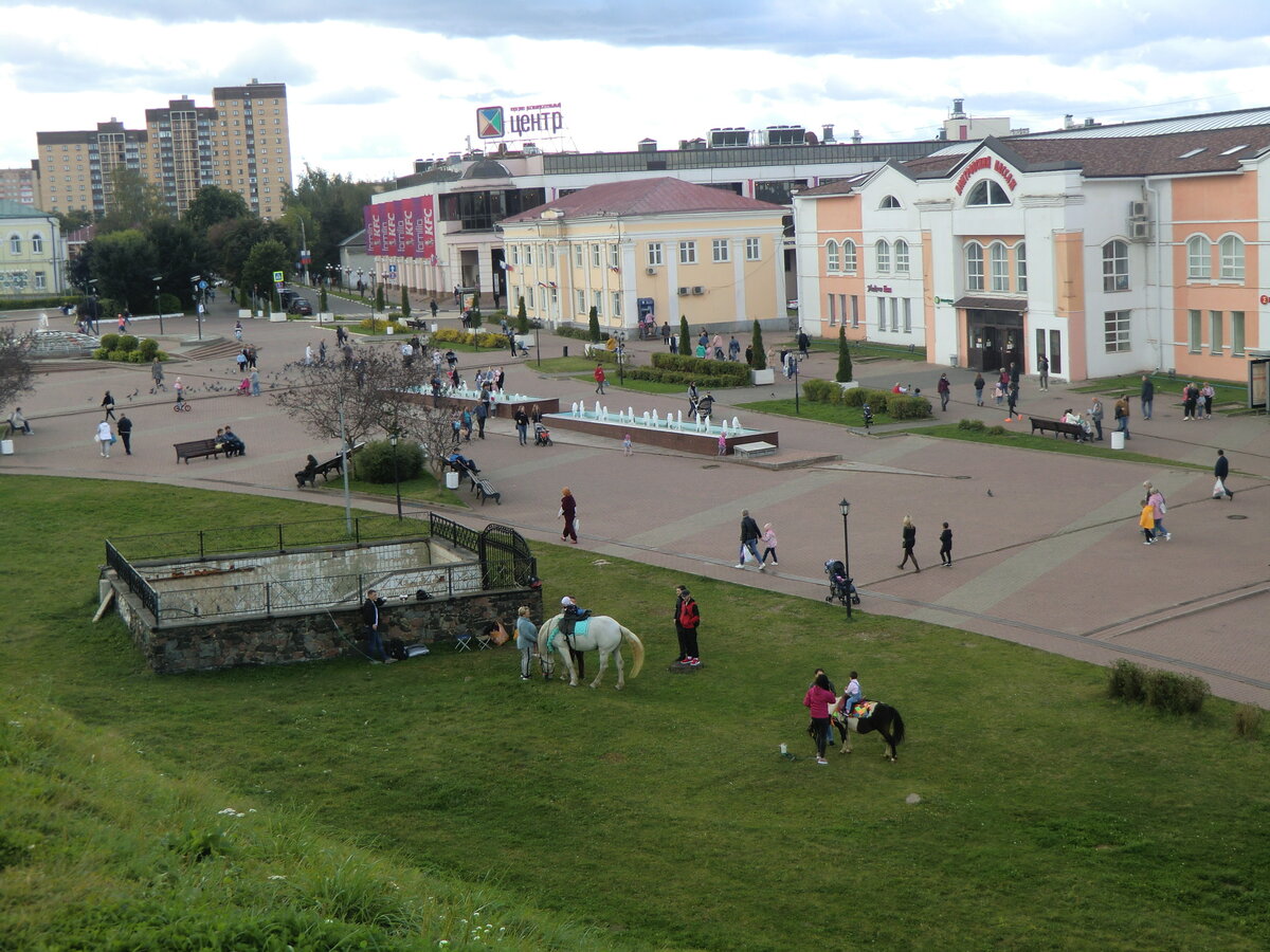 Дмитров. Торговая площадь города. Часовня Александра Невского | Заяц  путешественник | Дзен