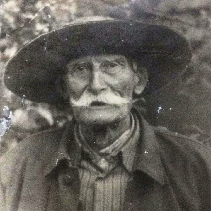 Шогъаиб Кипкеев - легендарная личность, знаменитый абрек. Теберда 80-е годы. Этому старцу на фото около ста лет