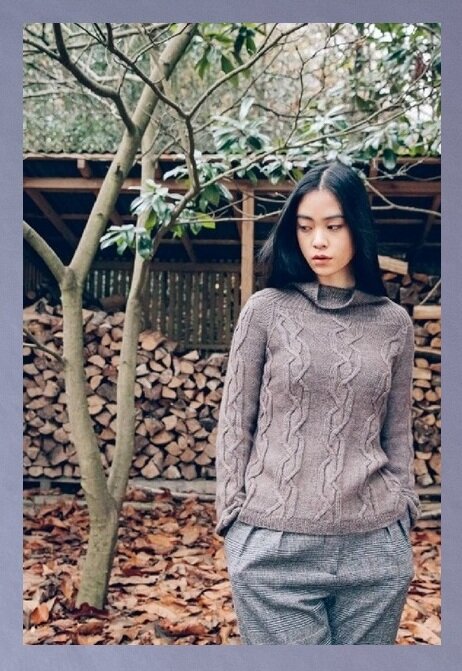 Серый джемпер с узором из жгутов. Источник:  www.liveinternet.ru/users/5173920/post479147527.