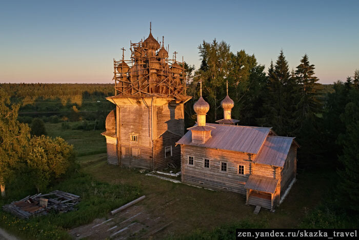 Вот например  деревянный храм, внимание на кровлю