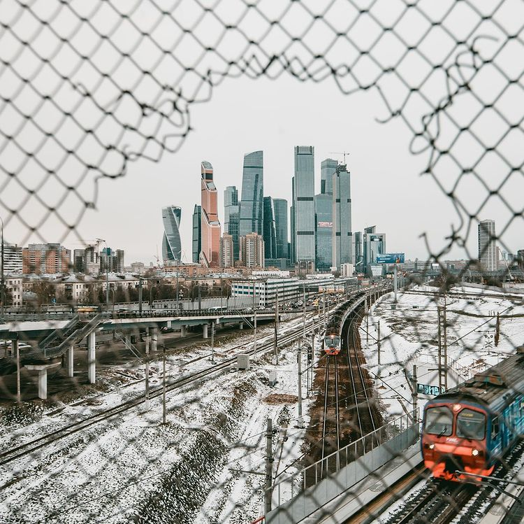 Железная сторона. Москва Сити железная дорога. Поезд Москва Сити. Электричка Москва Сити. Шелепиха Москва.