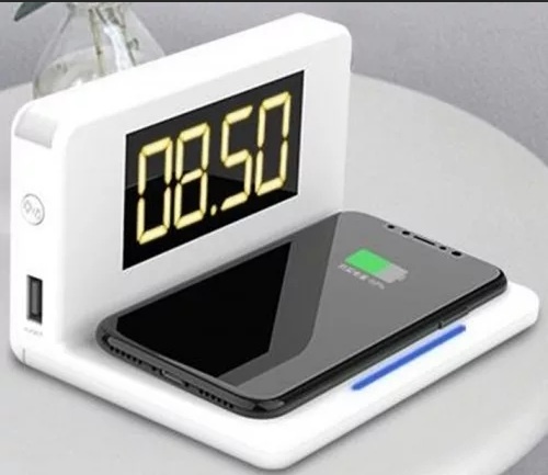 Беспроводная зарядка и часы, с usb-портом.