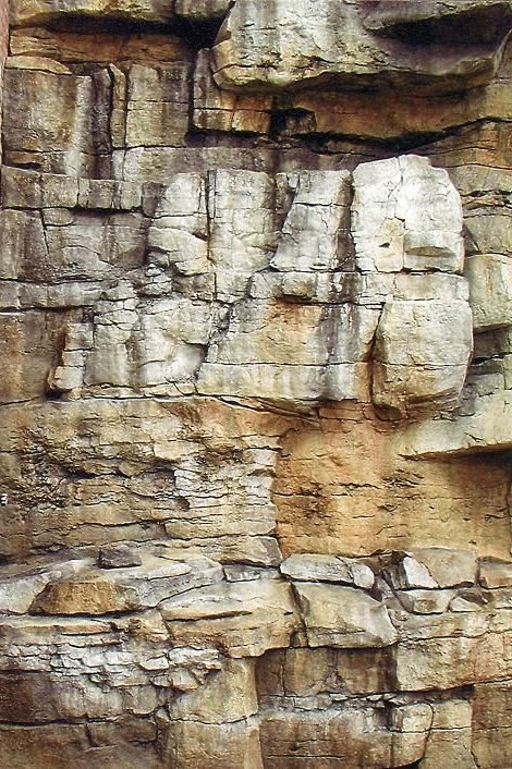 окрашивание вертикальной поверхности искусственного водопада кислотными пигментами для бетона