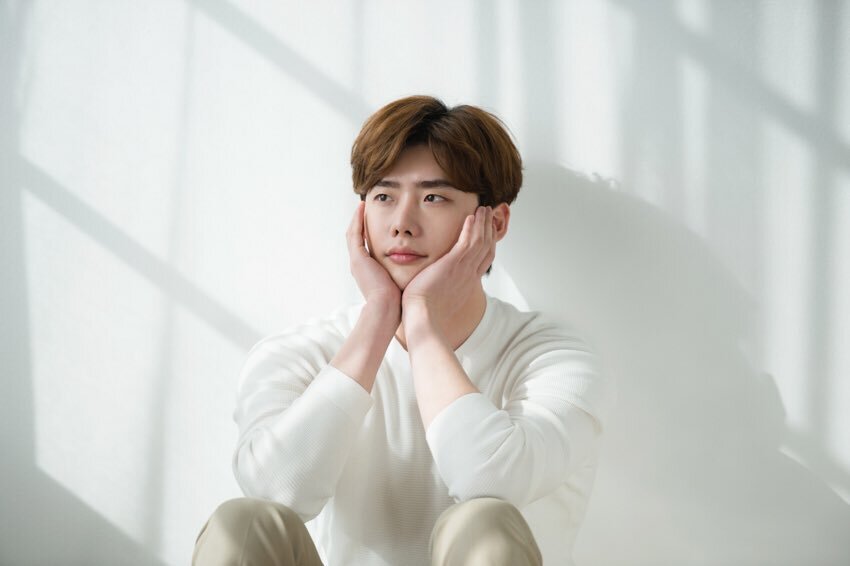 Южнокорейский актёр Ли Чон Сок [прим. на корейском 이종석, то есть "И Чон Сок"].