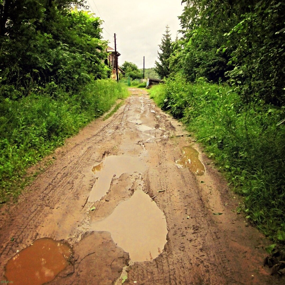 Примерно так представляются многим дороги в России (фото из открытых источников)