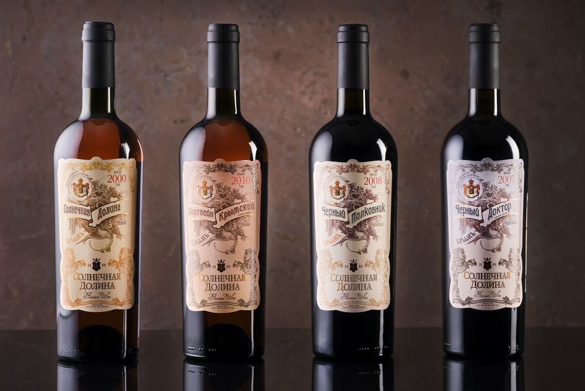 Фото вин "Солнечной Долины": Солнечная Долина, Портвейн Крымский, Черный Полковник, Черный Доктор