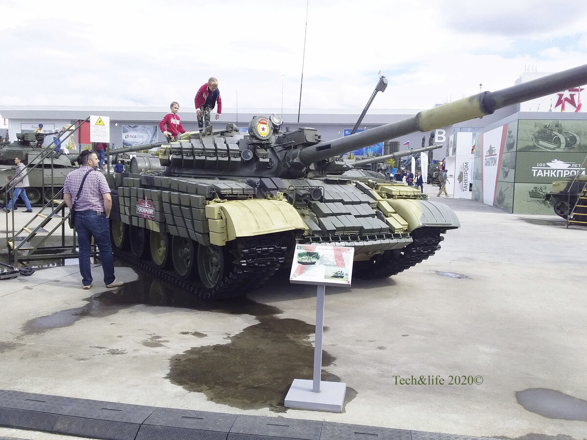 Т-62МВ - их производили в СССР в 80гг. прошлого столетия путем переделки базовых Т-62, уже снятых с производства. (источник-  собственные фото автора блога "Техника и жизнь)