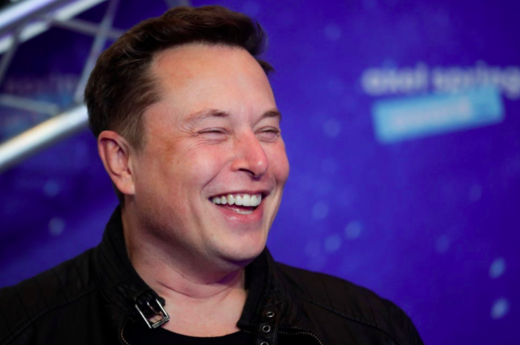 Южноафриканский предприниматель Илон Маск известен тем, что основал Tesla Motors и SpaceX, запустившая в 2012 году знаковый коммерческий космический корабль.