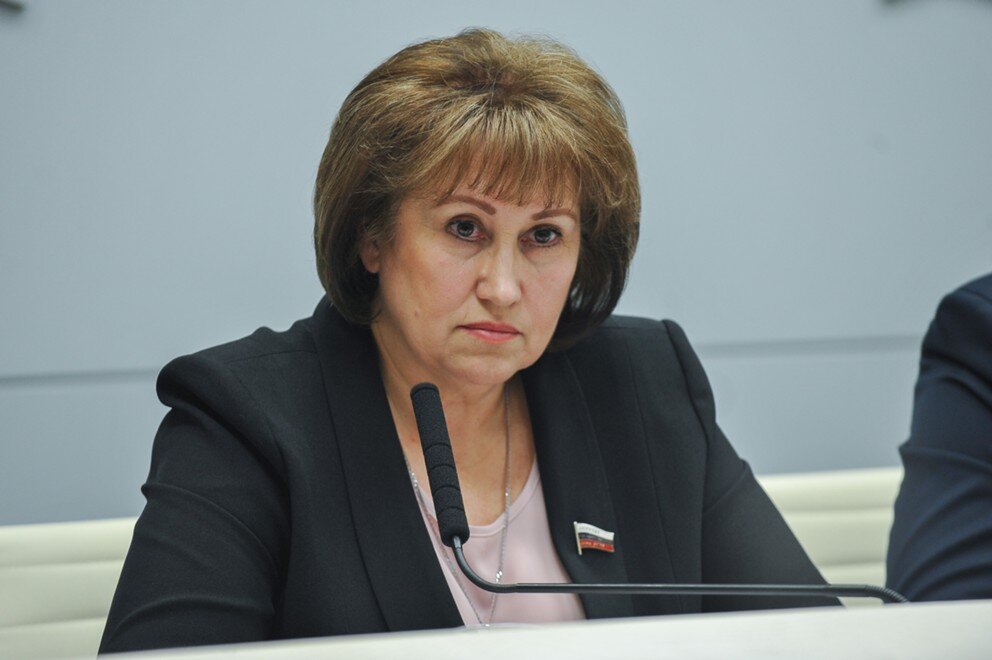 Вера Анатольевна Ганзя, депутат Государственной Думы,  уверена, что развитие малой авиации необходимо для России: «Более двадцати лет Минтранс безуспешно пытается решить проблему отсутствия в стране огромного сегмента рынка гражданской авиации, несмотря на многочисленные обращения авиаторов и представителей тех регионов, для которых «малая авиация» крайне важна и жизненно необходима. В 1998 году в действие был введен разрешительный порядок на воздушные перевозки, который и положил конец коммерческим воздушным перевозкам. Авиация общего назначения не заменит некоммерческие перевозки. В советское время я могла долететь из Барабинска, моего родного города, до Новосибирска за 40 минут, а сейчас вынуждена ехать 5 часов по дороге, причем не очень качественной. Надо позаботиться о тех людях, которые хотят воспользоваться услугами легких воздушных судов».
