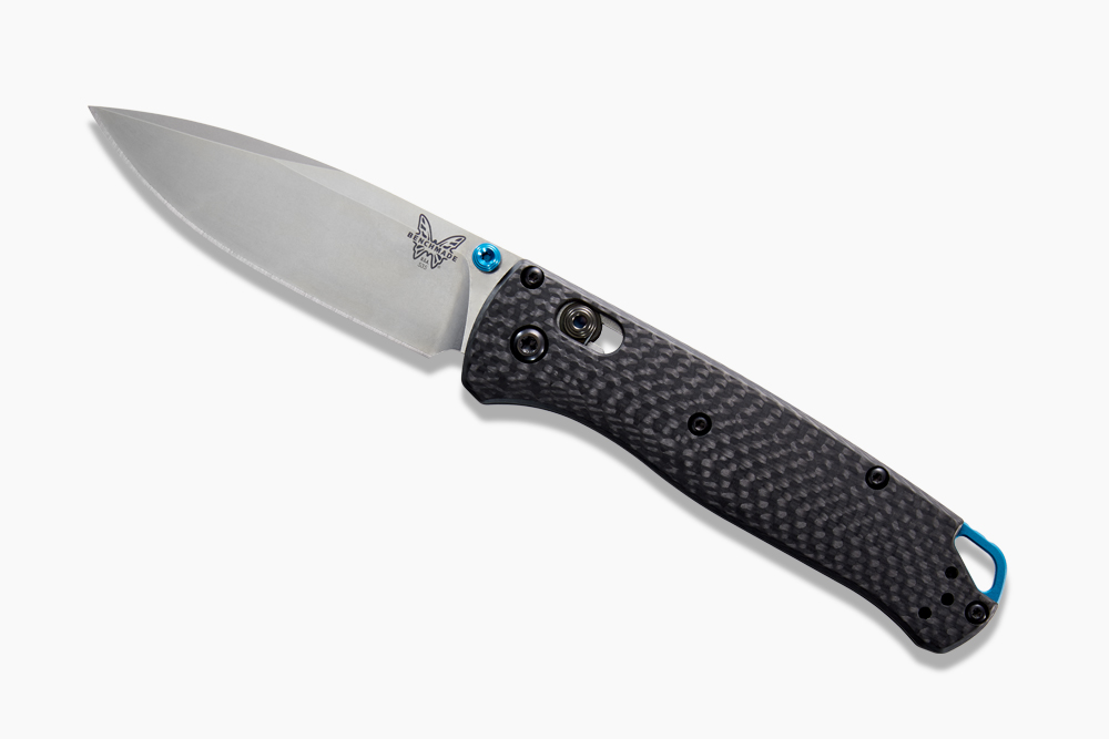 Benchmade дает своему знаменитому ножу Bugout лезвие S90V и ручку из углеродного волокна