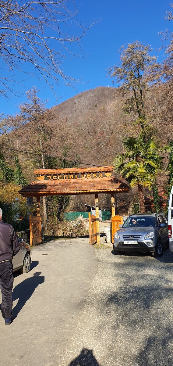 Черниговка – это уникальное место по своей красоте и атмосфере, где в ущелье находится необычный ресторан, расположенный среди огромных известняковых валунов, омываемых чистыми и холодными водами Правой Мачарки.