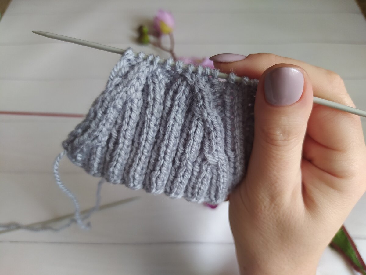 шапка резинкой 2х2. шапка бини убавки 4 клина. вязаная шапка резинка 2х2 мальчикам. шапка бини резинкой 2х2. закрытие макушки шапки резинкой 2х2.