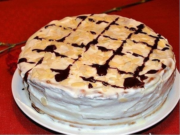 Торт из печенья без выпечки со сметаной