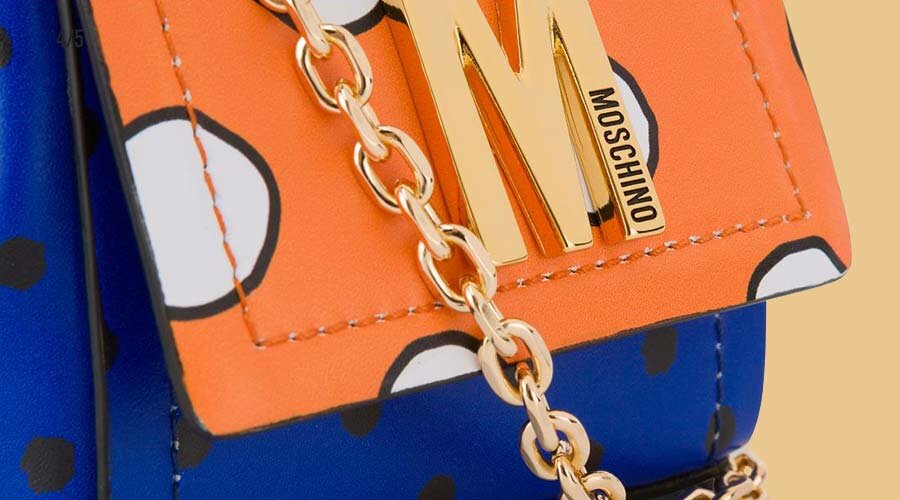 Изображение сумки Micro m-bag polka-dots взято с официального сайта https://www.moschino.com