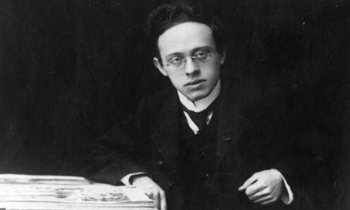 В Кракове- городе вкусной колбасы и университетского образования - жил и учился Радек