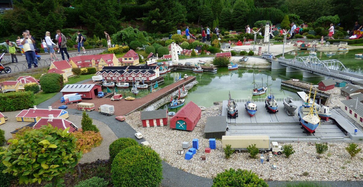 © Kazimierz Mendlik / CC BY-SA 3.0 (Леголенд в Британии)