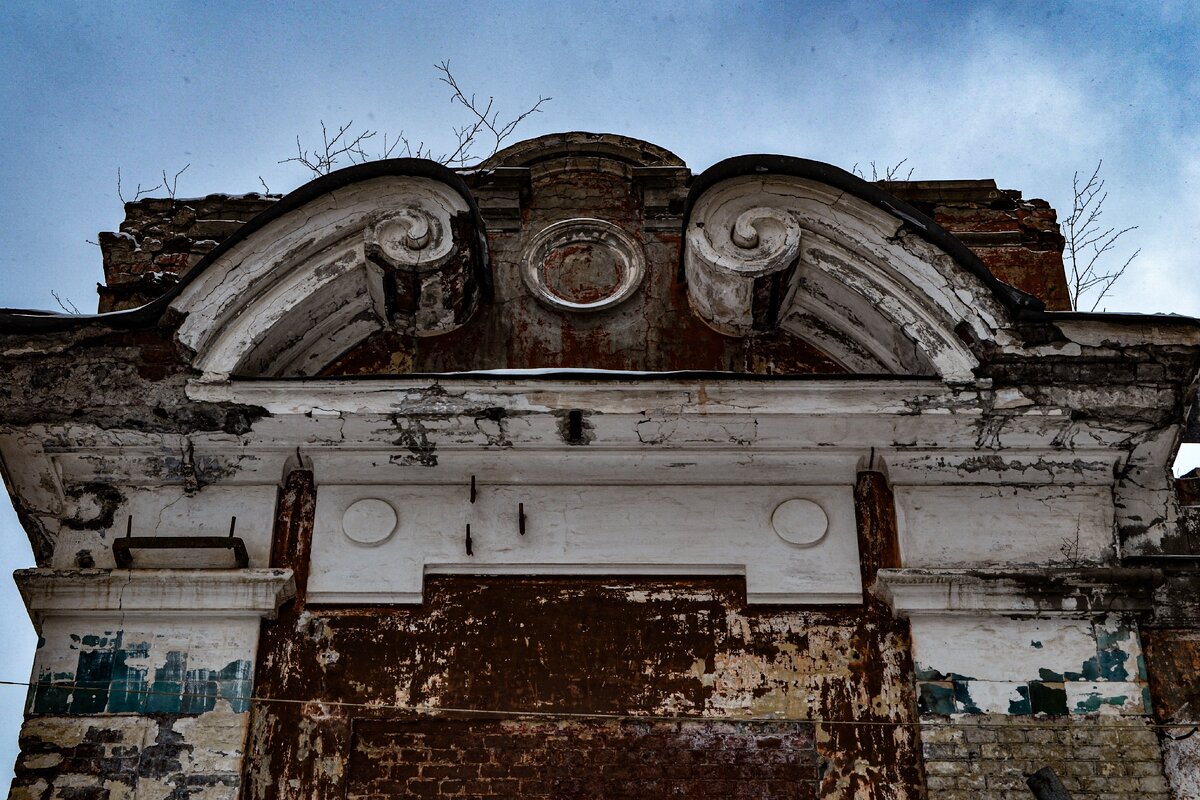 Каждый цех был украшен лепниной и узорами