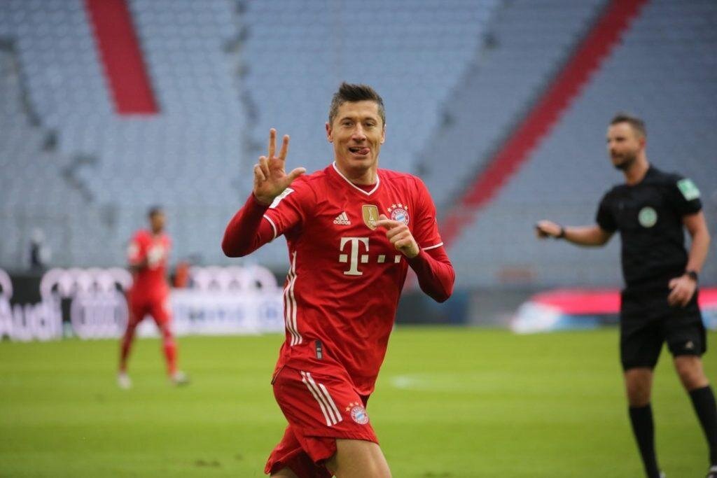 Бавария штутгарт прямая трансляция. Левандовски Бавария 2021. Robert Lewandowski 2021.