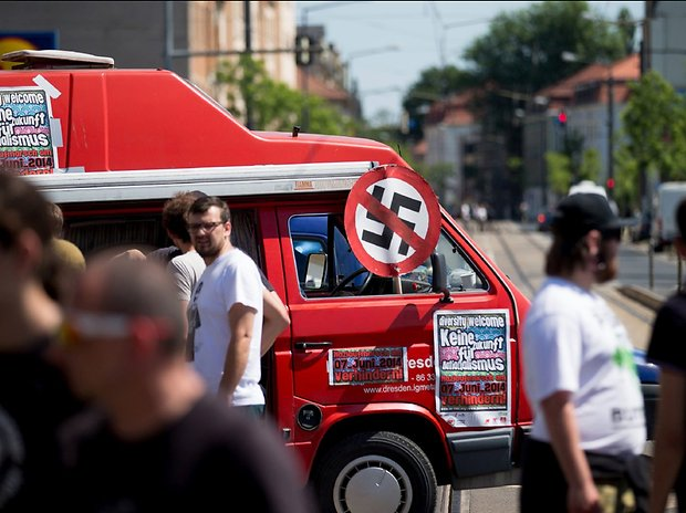 https://amp.rundschau-online.de/ratgeber/verbraucher/recht/symbole-zeichen-verboten-hakenkreuz-fdj-verbot-verfassungswidrig-849462