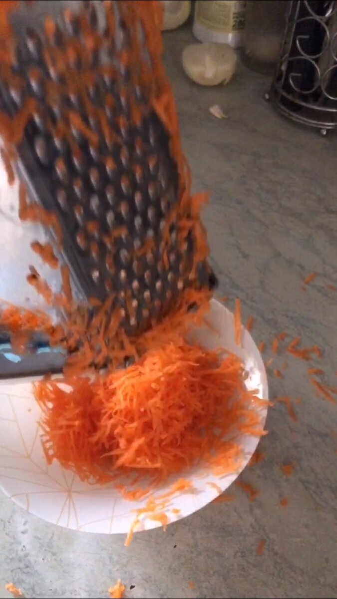 когда лень грызть, я терла на терке морковь