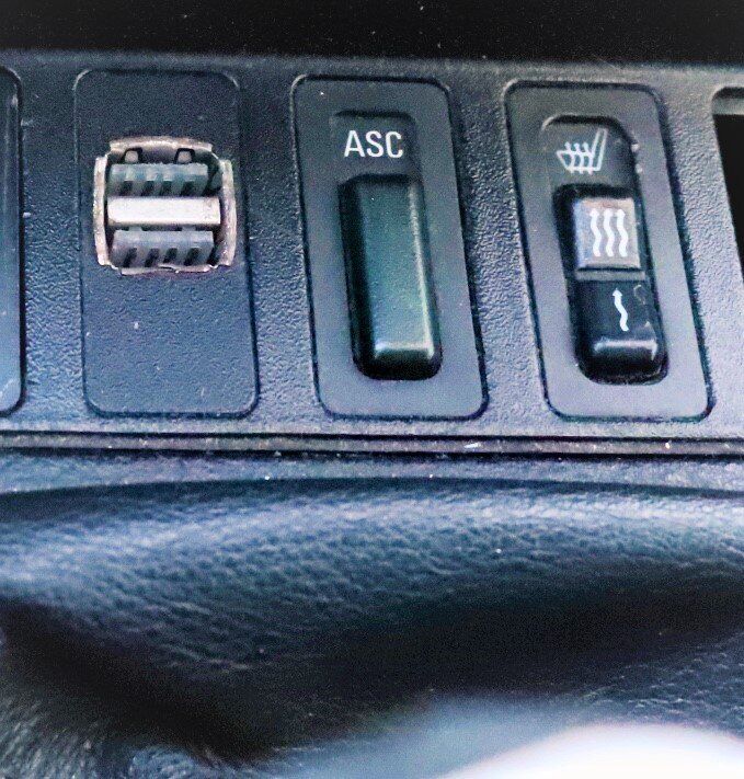 Выключается у меня на эту кнопку.