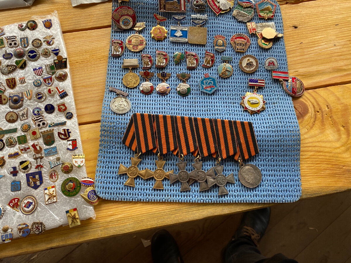 фото автора. Копии Георгиевских крестов.