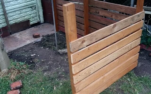 Боковая и задняя стенка компостника. Фото автора