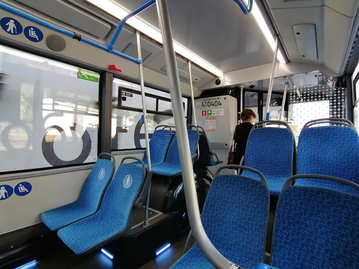 Долой наклейки "Это электробус" и "Это Москва-2020". Почему реклама - это плохо.