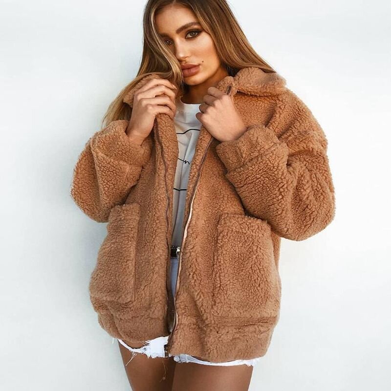 Если пуховики тебе порядком поднадоели и хочется купить на зиму что-то более интересное, стильное, но в то же время теплое, присмотрись к зимним меховым пальто. Они актуальны уже не один сезон и сумели завоевать любовь модниц во всем мире.