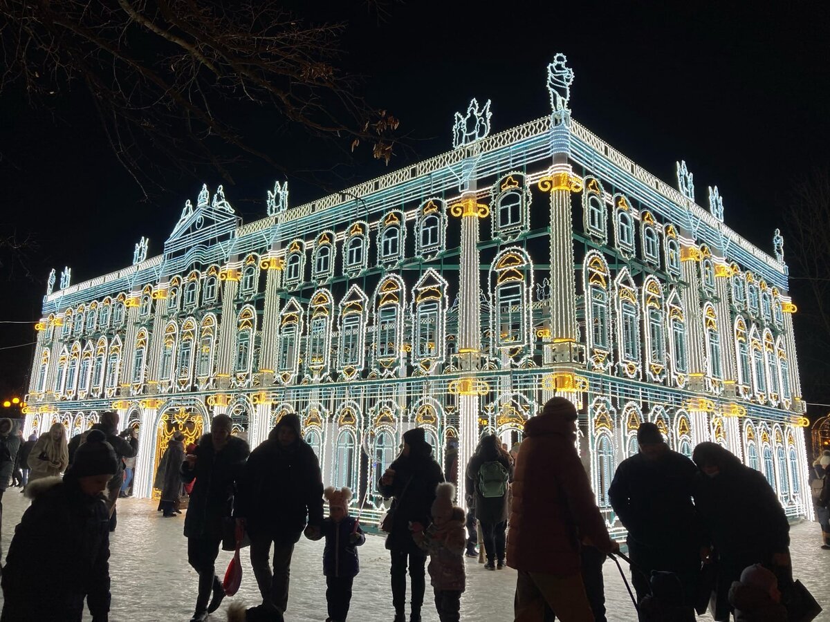 Эрмитаж из гирлянд