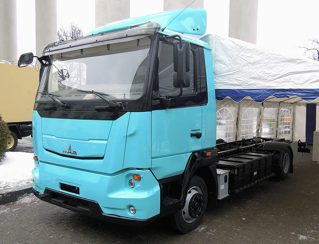 Электрический маз. Маз зубренок 4381. Маз 4381 фургон. Маз-54323 4x2. Электробус маз.