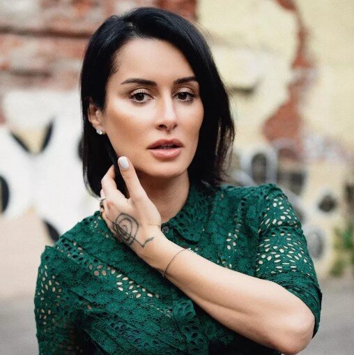 Родилась 10 ноября 1975 года в Тбилиси