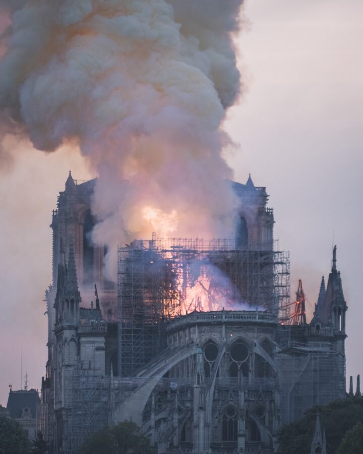 Апрель 2019 года. Собор Парижской Богоматери в огне пожара © Nivenn Lanos