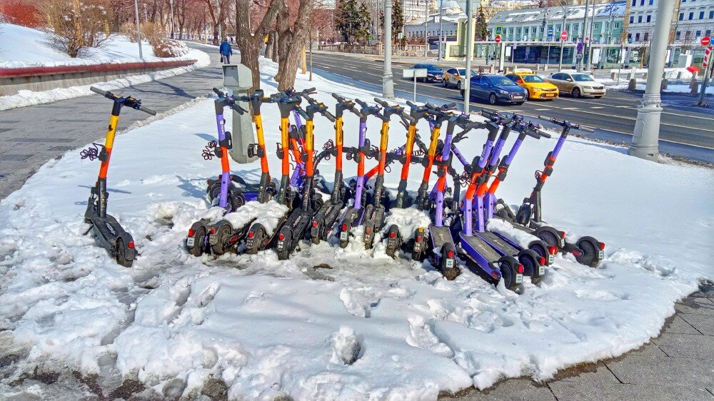 Москва. Электросамокаты - подснежники