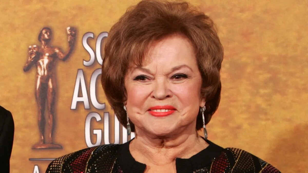 Но зато была яростной антикоммунисткой