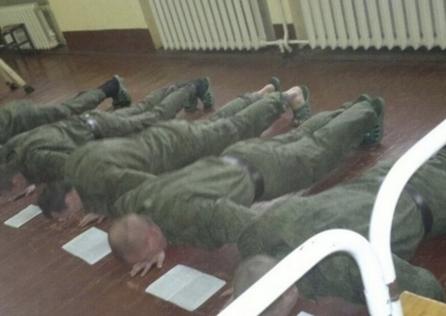 Упор лежа на стулья